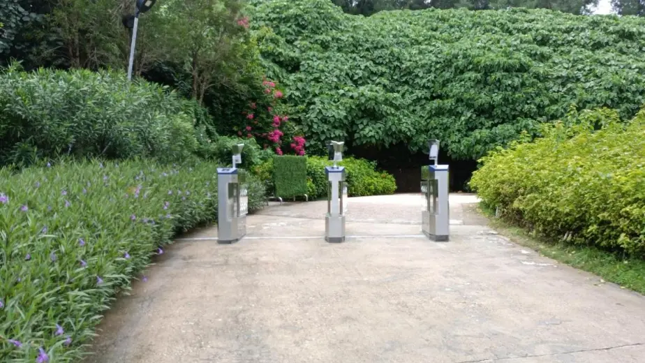 Aangepaste voetgangersdraaihekken