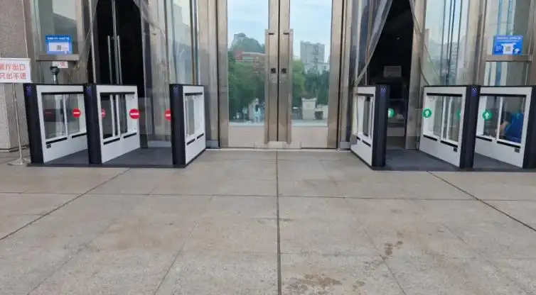 Automatische draaipoort