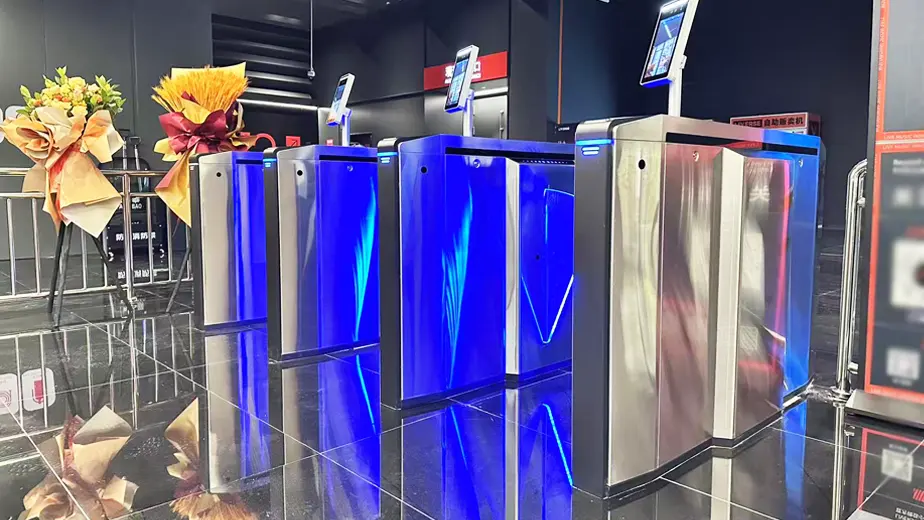 Control de acceso al centro comercial